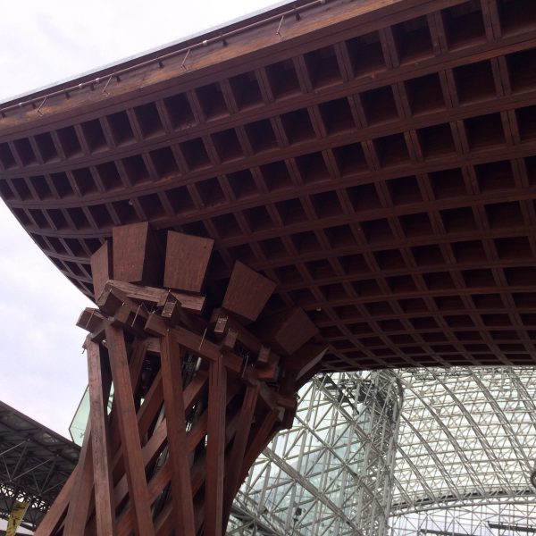 金沢駅の鼓門4の写真