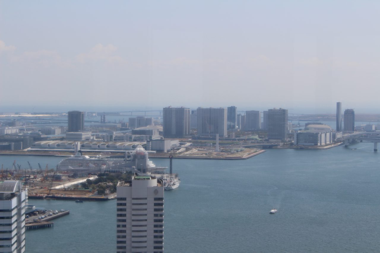 展望台から見た有明の高層ビル街の写真