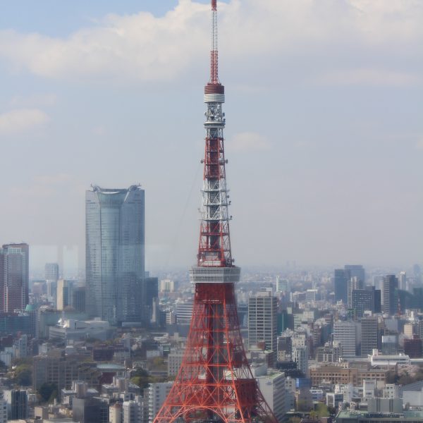展望台から見た東京タワーの写真