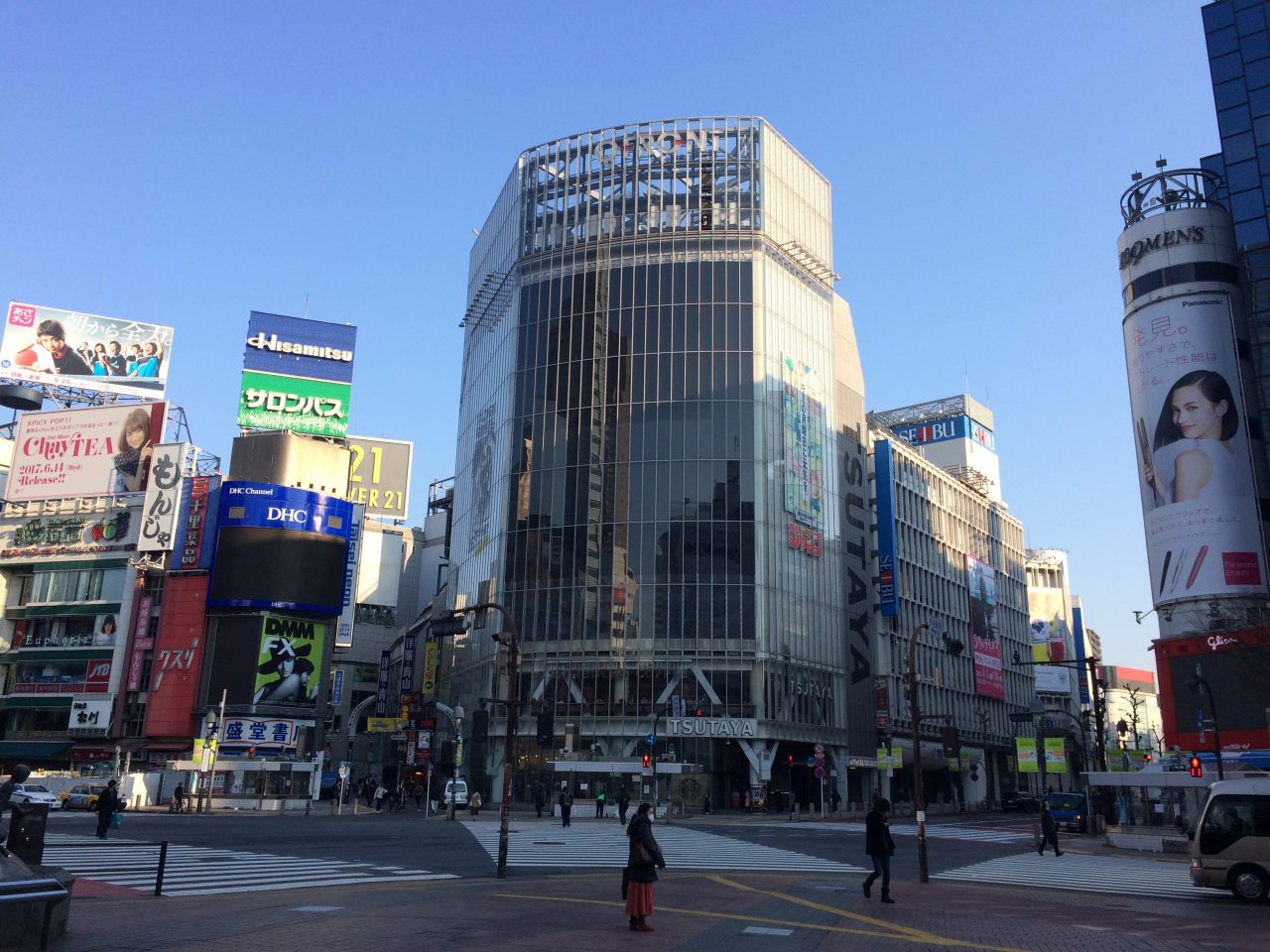 渋谷のスクランブル交差点とQFRONTの写真
