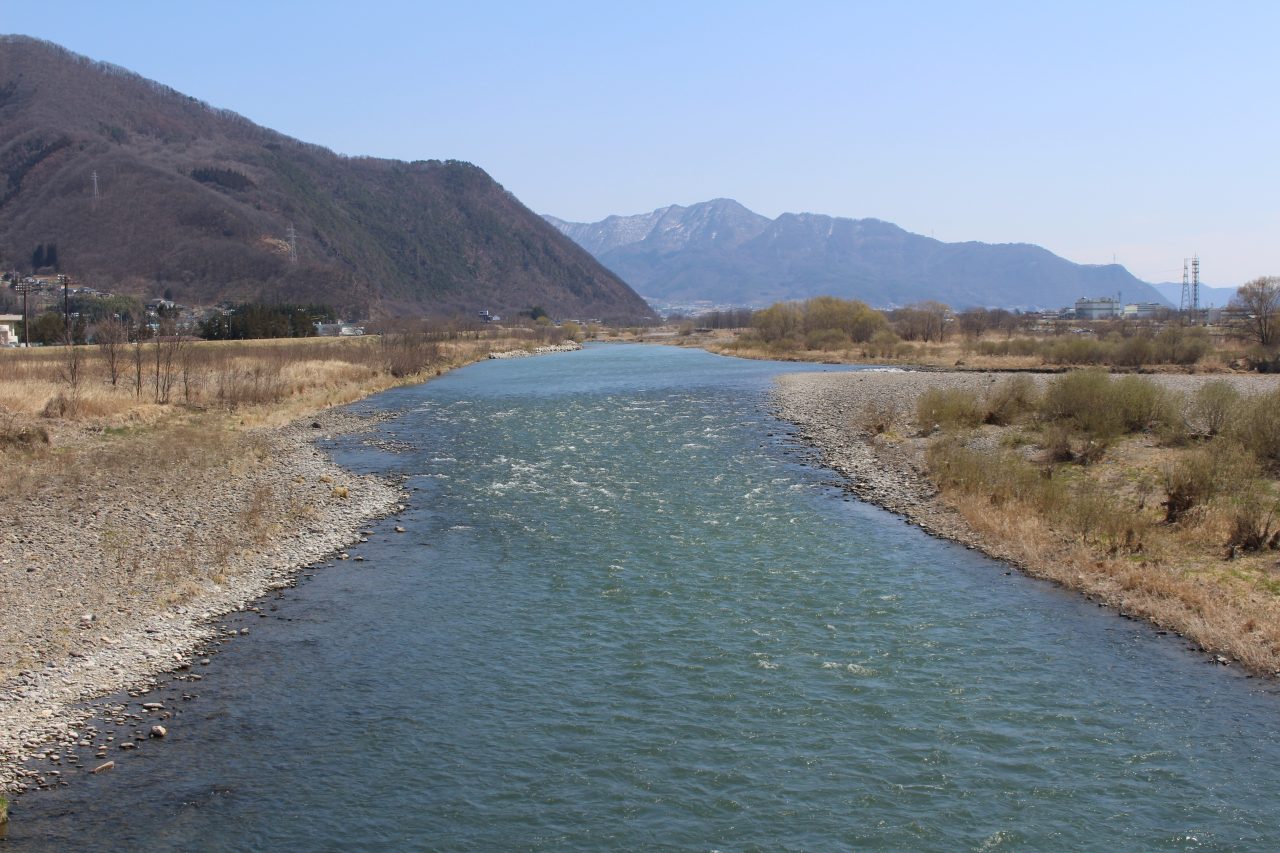 千曲川と山並み1の写真
