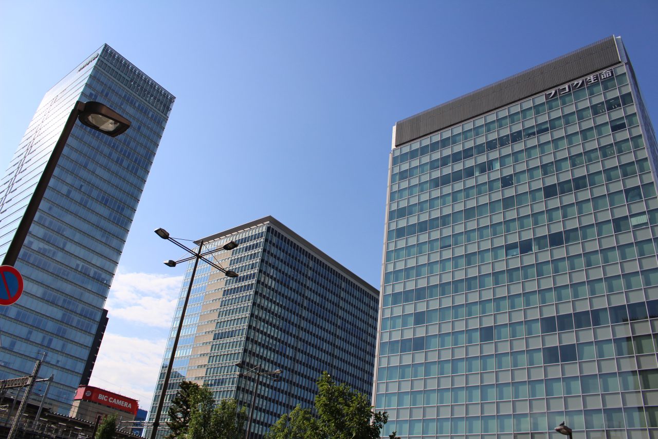 秋葉原駅前の高層ビル2の写真
